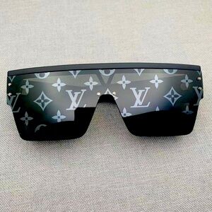 Never worn!
Super clean!